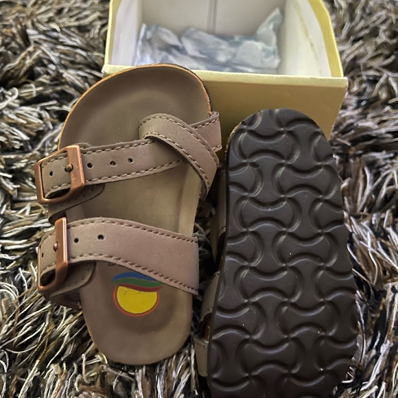 Toddler Sandals - Picture 2 of 3